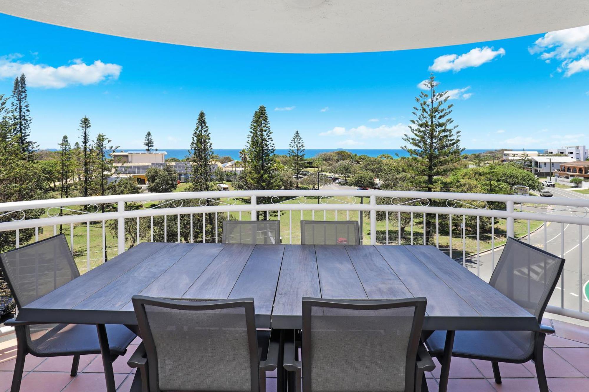 Beachside Resort Kawana Waters Buddina Kültér fotó