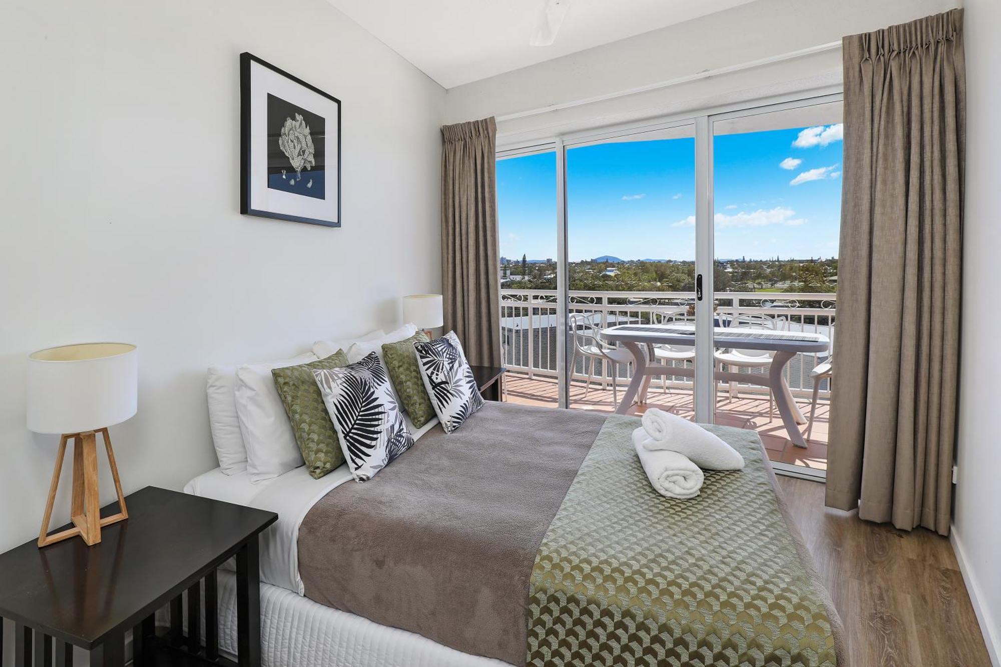Beachside Resort Kawana Waters Buddina Kültér fotó