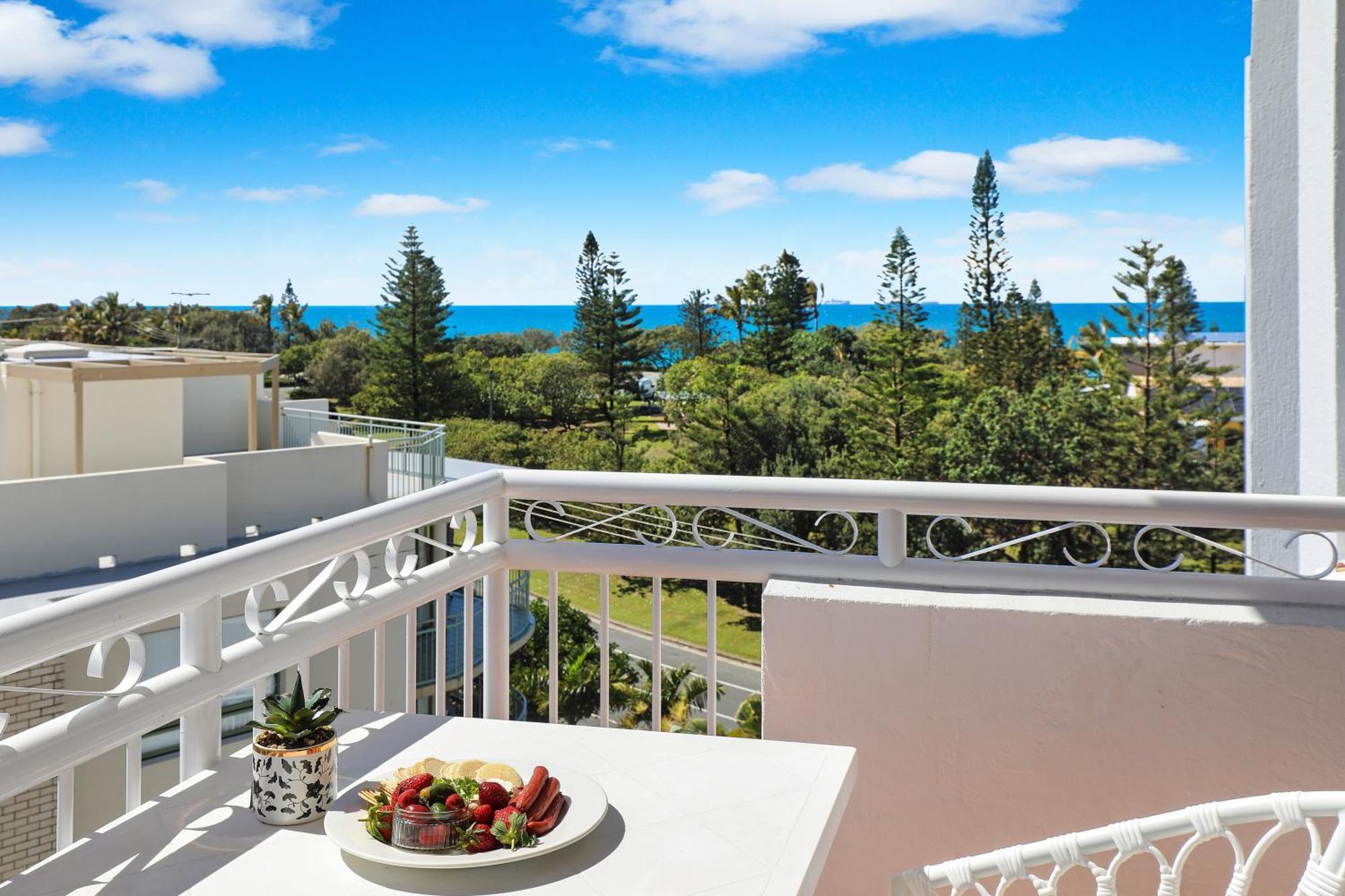Beachside Resort Kawana Waters Buddina Kültér fotó