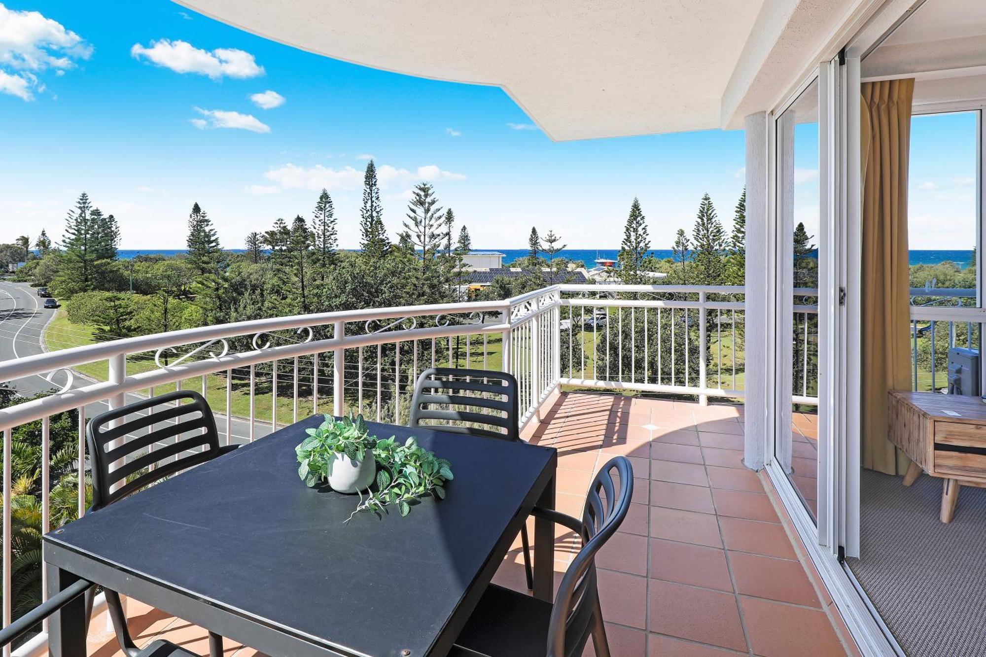 Beachside Resort Kawana Waters Buddina Kültér fotó